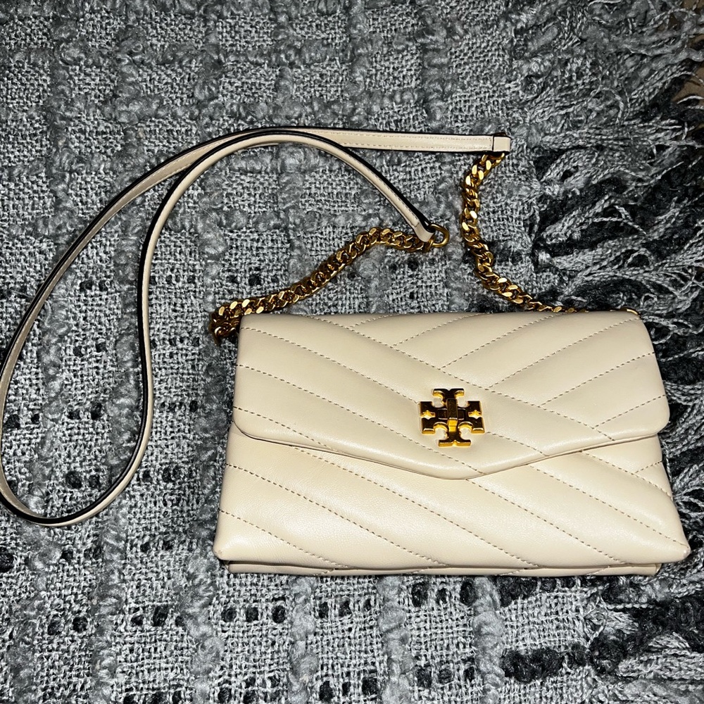 TORY BURCH KIRA CHEVRON CHAIN WALLET